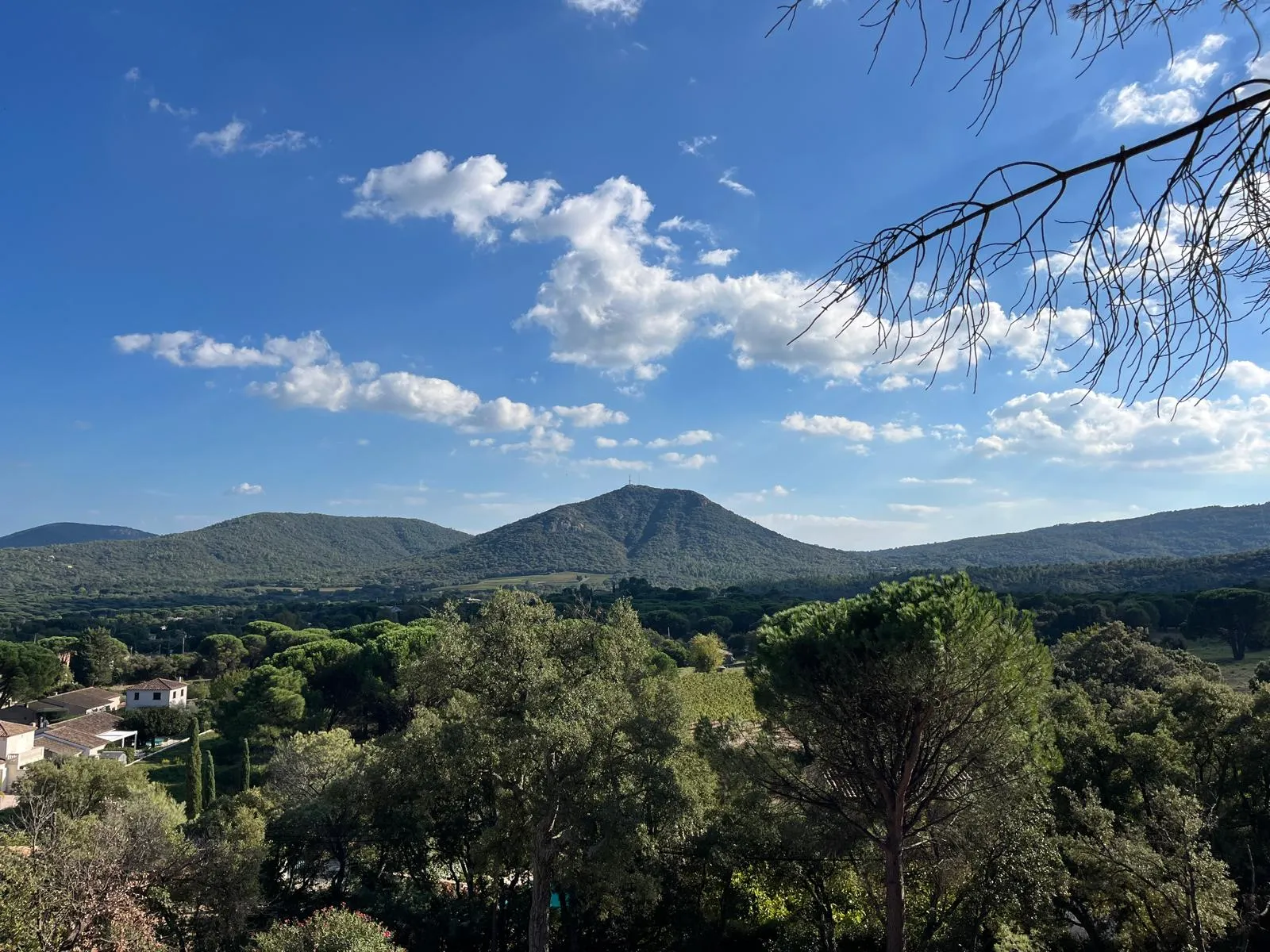 Terrain 1676 m² · au Plan-de-la-Tour · 340 000 €