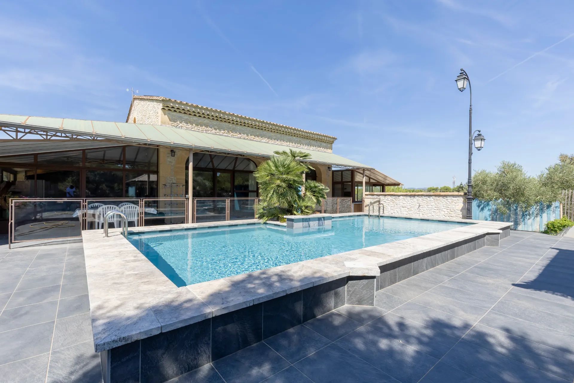 PROPRIETE DE CARACTERE EN PIERRES 220 M² SUR 2 HECTARES LANCON PROVENCE à LANCON PROVENCE
