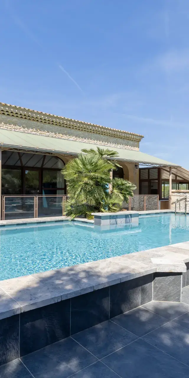 PROPRIETE DE CARACTERE EN PIERRES 220 M² SUR 2 HECTARES LANCON PROVENCE à LANCON PROVENCE