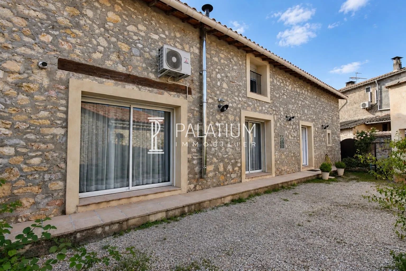 Maison 5 pièces, 2 chambres, bureau, mezzanine, garage, terrain 400m² à Vinon-sur-Verdon