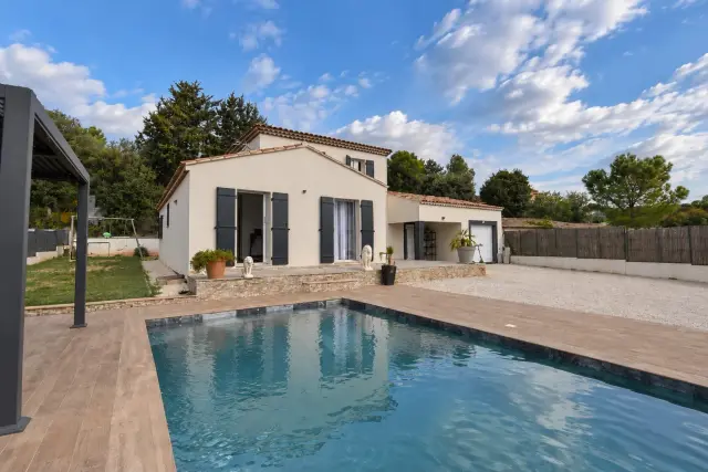 Villa T6, grand standing, piscine terrain 775m² à Ginasservis