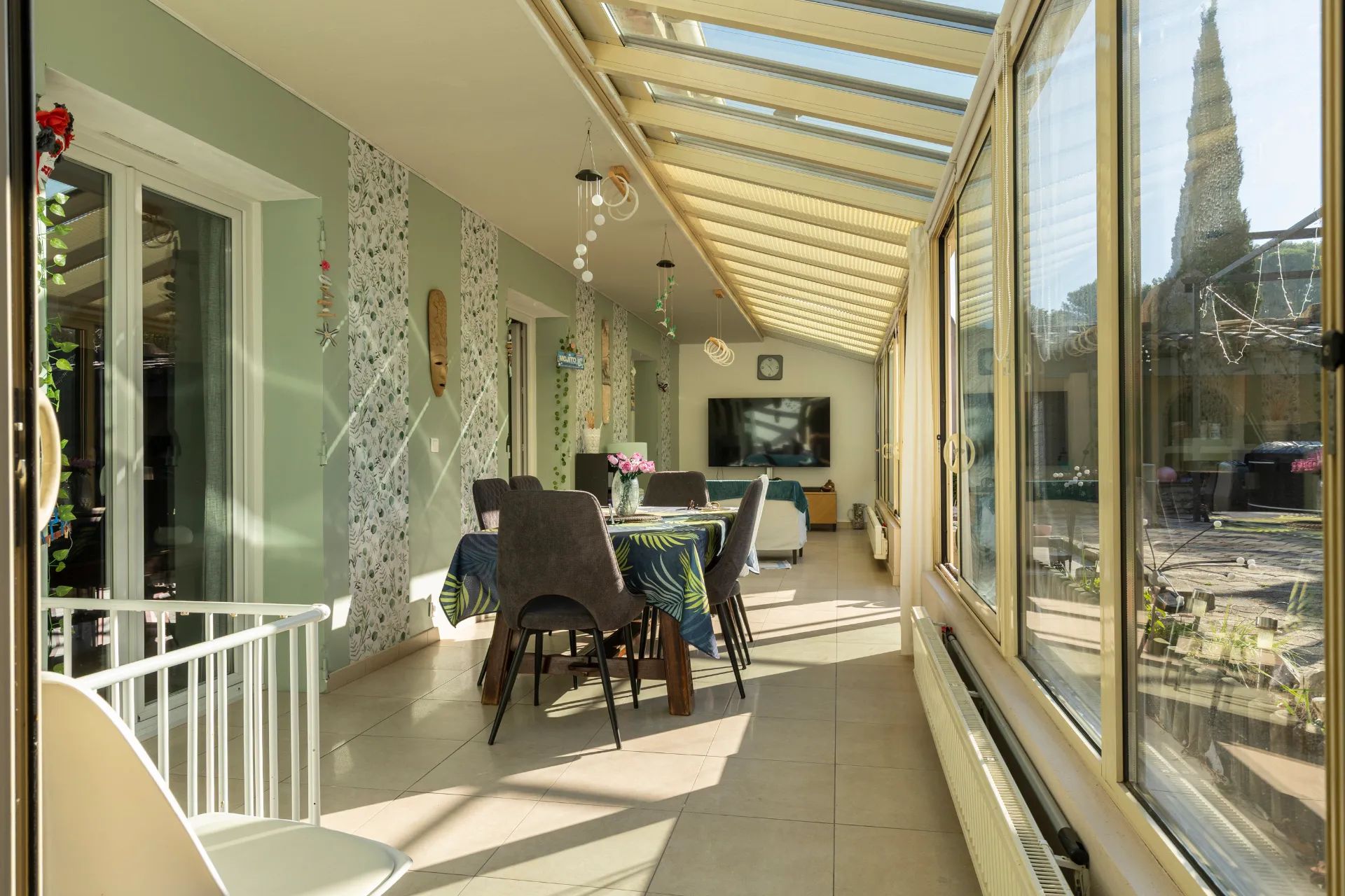 LANÇON-PROVENCE MAISON FAMILIALE AVEC PISCINE, JARDIN ET GARAGE à Lançon-Provence