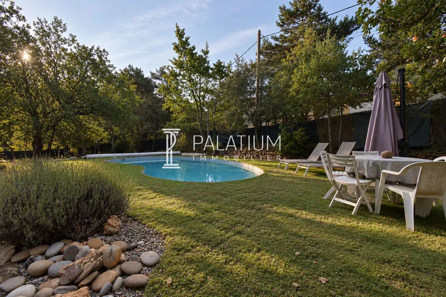 Maison individuelle 6 pièces, 3 chambres, piscine, sous-sol, terrain 3280m² à Saint-Julien