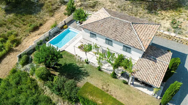 Maison de 153 m², 5 pièces, 4 chambres, terrain de 2 000 m², Aiglun à Aiglun