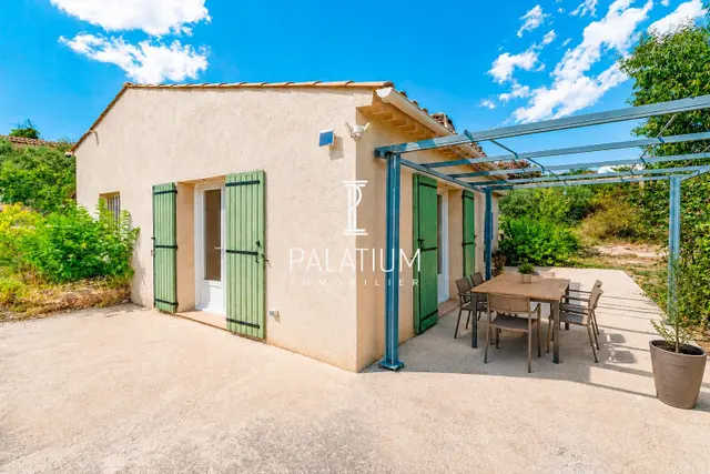 VILLA INDIVIDUELLE DE PLAIN-PIED – 82 M² – TERRAIN ARBORÉ DE 706 M² – VALENSOLE à Valensole