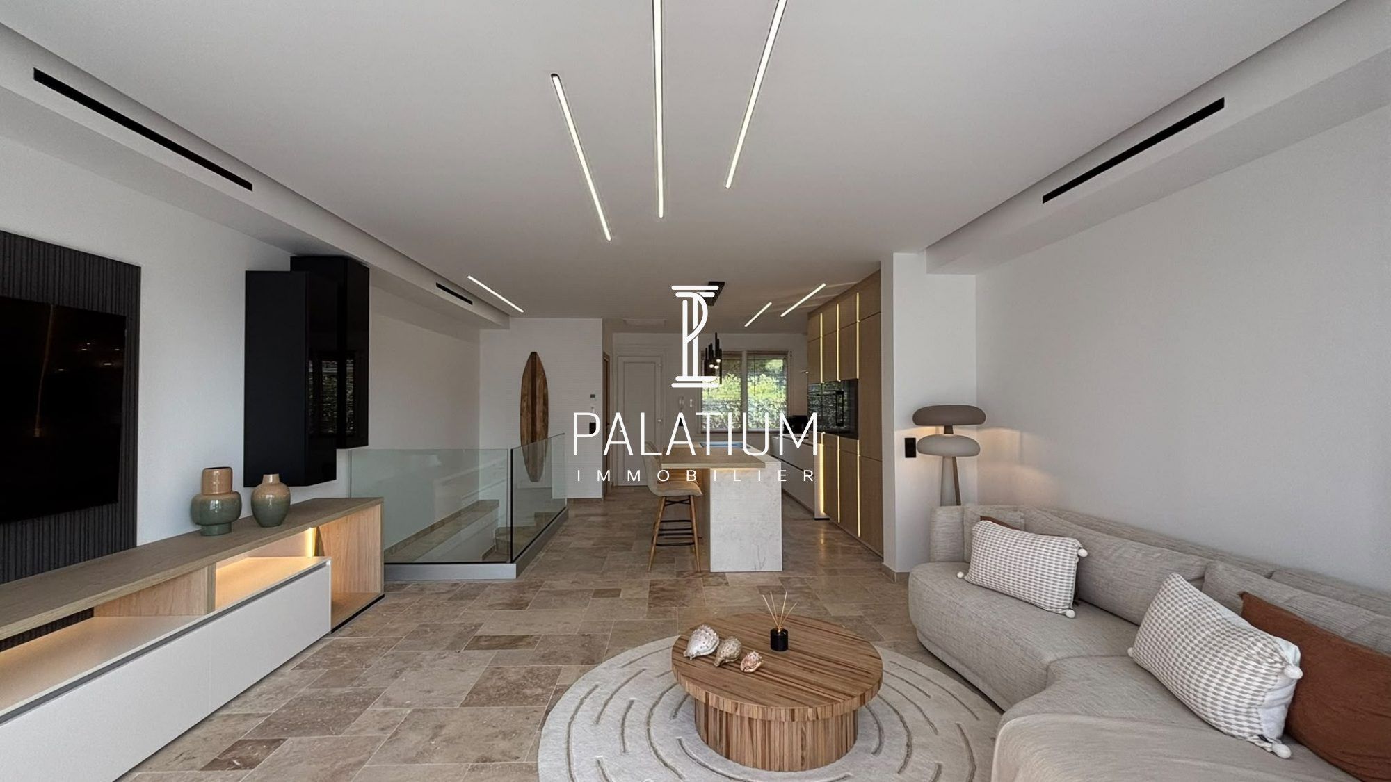 LES ISSAMBRES – MAISON ENTIÈREMENT RÉNOVÉE – PLAGES ET COMMERCES À PIED – APERÇU MER à Roquebrune-sur-Argens
